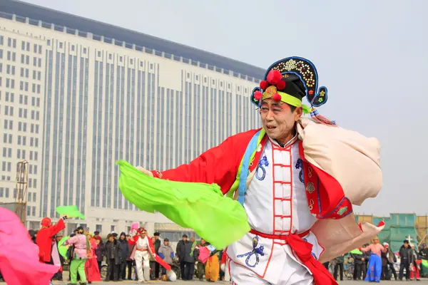 People wear colorful clothes, yangko dance performances in the s — Stock Photo, Image