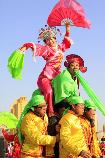 People wear colorful clothes, yangko dance variety show in the s — Stock Photo, Image