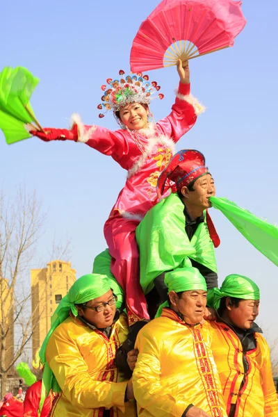 People wear colorful clothes, yangko dance variety show in the s — Stock Photo, Image