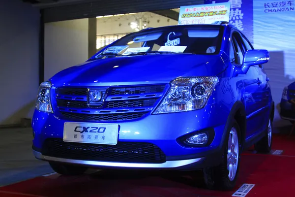 Nuevo concepto ChangAn coches en una tienda de venta de coches, Tangshan, China — Foto de Stock