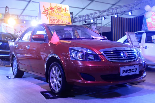 Nieuwe Conceptwagens yinglun in een auto verkoop winkel, tangshan, china — Stockfoto