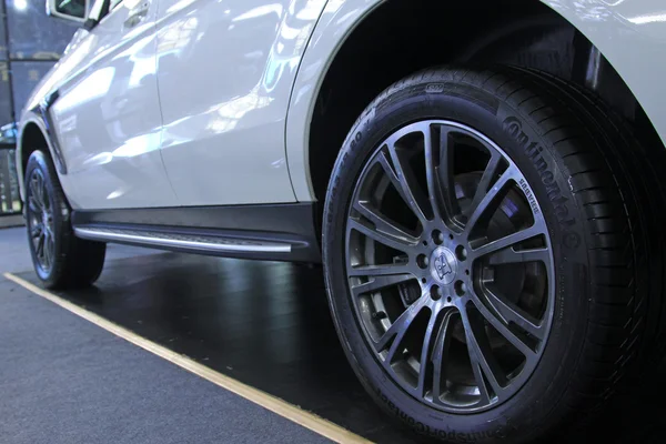 Car wheels in a car sales shop — Stock Photo, Image