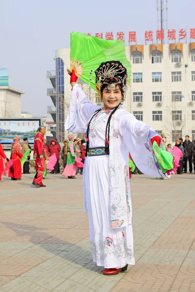 People wear colorful clothes, yangko dance performances in the s — Stock Photo, Image