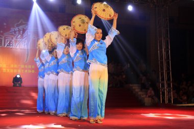 sahnede dans performans