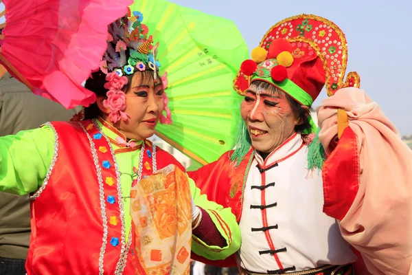 People wear colorful clothes, yangko dance performances in the s — Stock Photo, Image