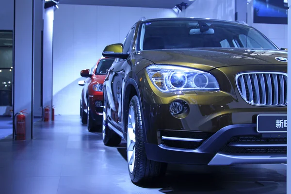 Nouveau concept BMW voitures dans un magasin de vente de voitures, Tangshan, Chine — Photo