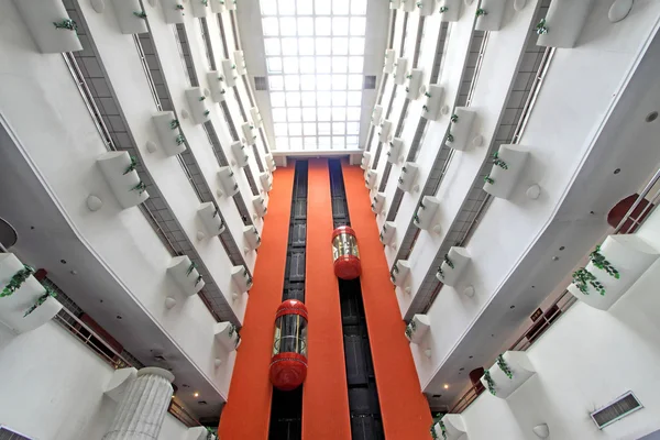 Moderne Fahrstuhllandschaft in einem Handelshotel, China — Stockfoto