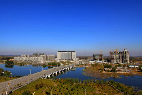 Bridge across a river, city Scenery — Stock Photo, Image