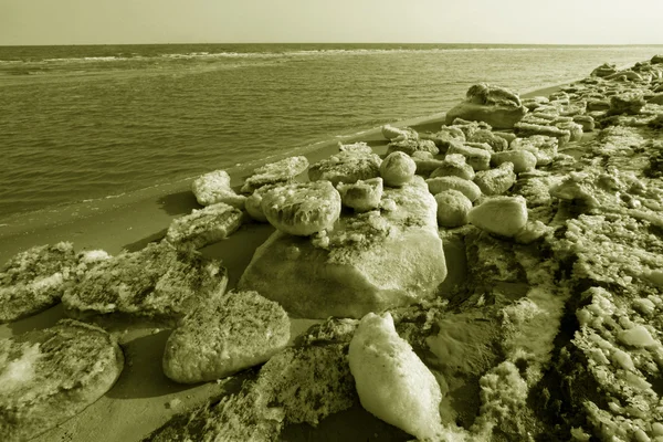 Wybrzeżu pozostały lód naturalnej scenerii — Zdjęcie stockowe