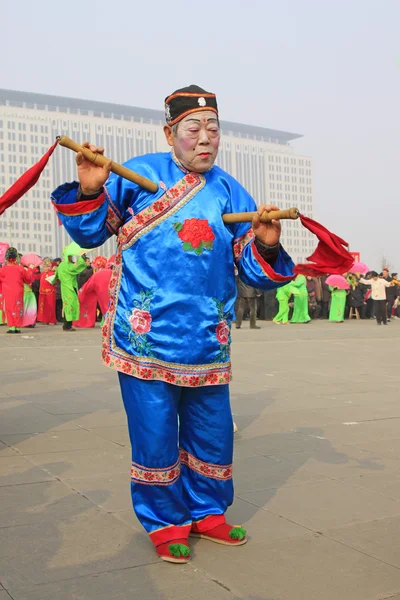 People wear colorful clothes, yangko dance performances in the s — Stock Photo, Image