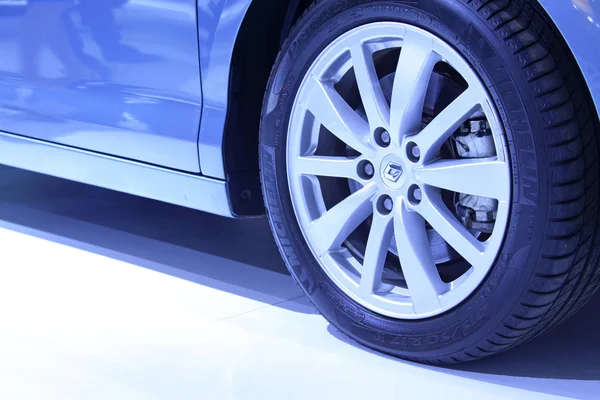 Car wheels in a car sales shop — Stock Photo, Image