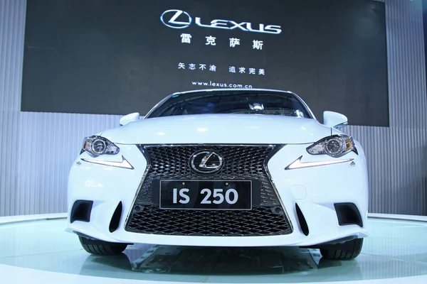 Lexus IS 250 cars on display in a car sales shop, Tangshan, Chi — Stock Photo, Image