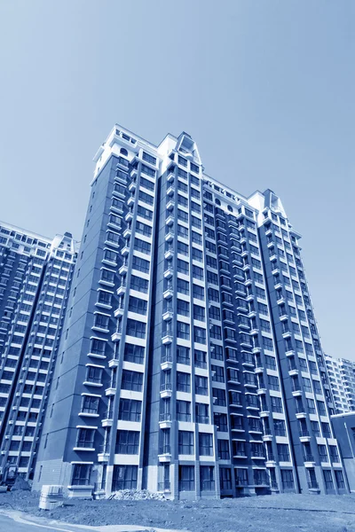 Wysoki wzrost budynków mieszkalnych w mieście — Zdjęcie stockowe
