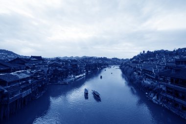 tuojiang river phoenix İlçesi, Çin'de sahne bankalar
