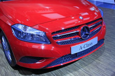 Çiçekli Kırmızı Gül