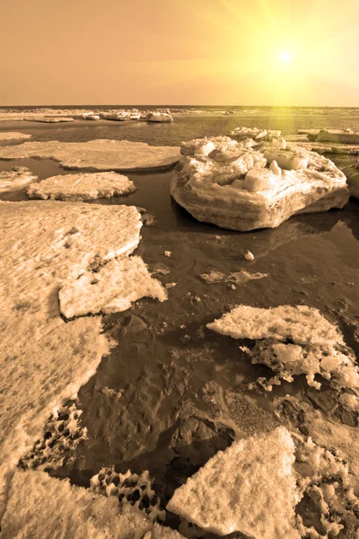 Küstenreste aus Eis natürliche Landschaft — Stockfoto