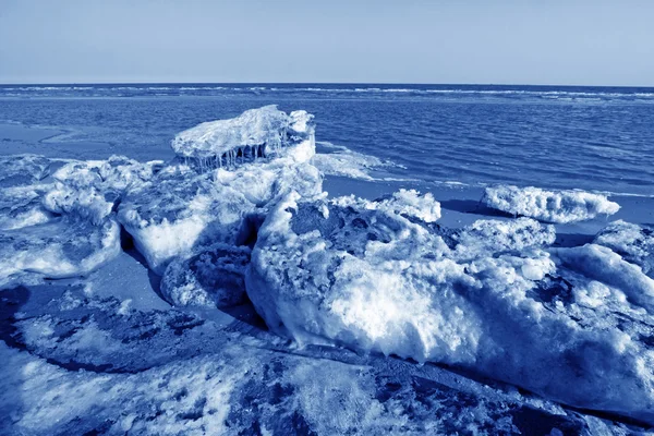 Küstenreste aus Eis natürliche Landschaft — Stockfoto