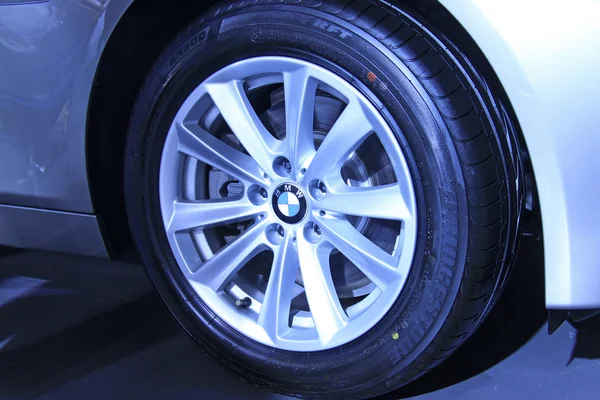 Car wheels in a car sales shop — Stock Photo, Image