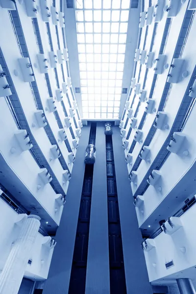 Paisagem moderna do elevador em um hotel dos comerciantes, China — Fotografia de Stock