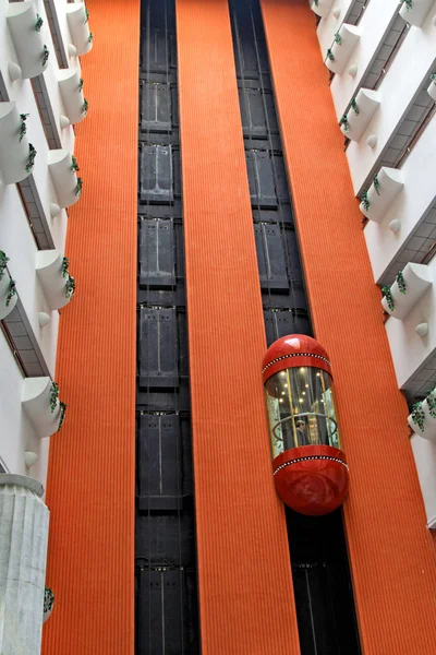 Moderne Lift landschap in een handelaren hotel, china — Stockfoto