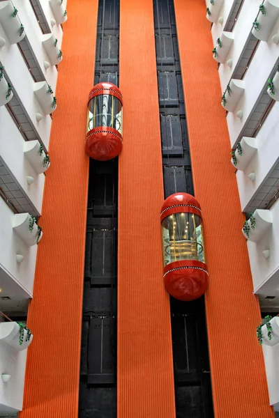 Paisagem moderna do elevador em um hotel dos comerciantes, China — Fotografia de Stock