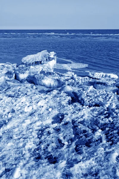 Küstenreste aus Eis natürliche Landschaft — Stockfoto