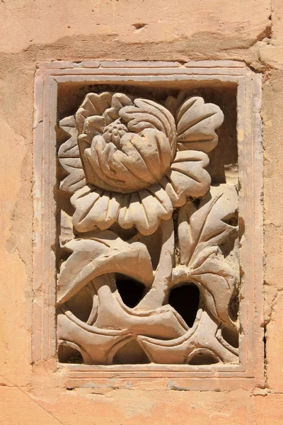 Decoración tallada en la pared en las Tumbas Reales Orientales de la — Foto de Stock