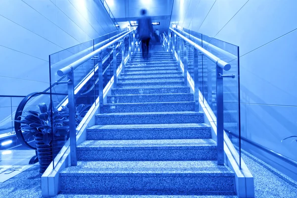 Stairs in the airport lounge hall — Stock Photo, Image