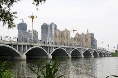 su yüzeyi ve bridge Park 