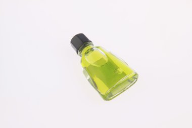 yeşil sıvı cam şişelerde