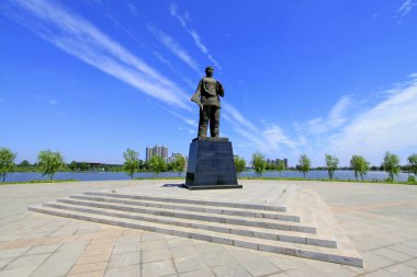 karakter heykel kare 