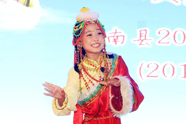 Spettacolo d'opera di Pechino per bambini sul palco Immagini Stock Royalty Free