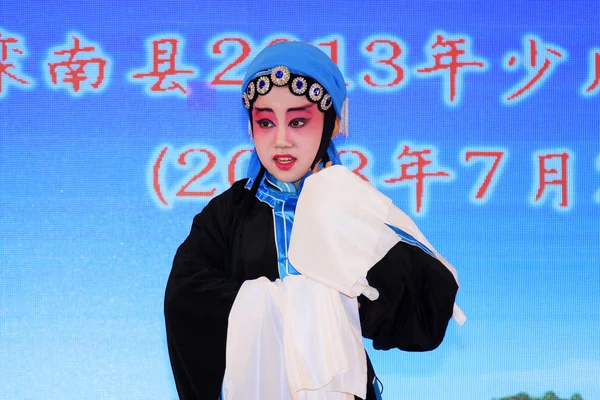Spettacolo d'opera di Pechino per bambini sul palco Immagini Stock Royalty Free
