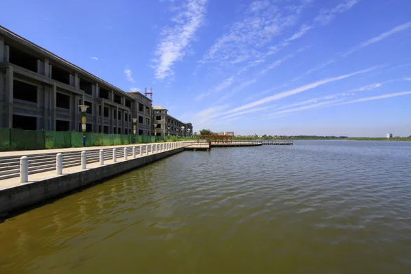 Wide water surface and high rise buildings — Stock Photo, Image