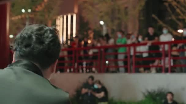 XIAN, CHINA - SEP 12, 2021: Singer singing at street at night .China, Xian. — 비디오