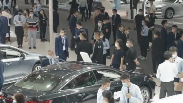 XIAN, ΚΙΝΑ - OCT 01, 2021: Xian International Auto Show, Κατά τη διάρκεια του COVID-19, όλοι φορούσαν μάσκα.. — Αρχείο Βίντεο