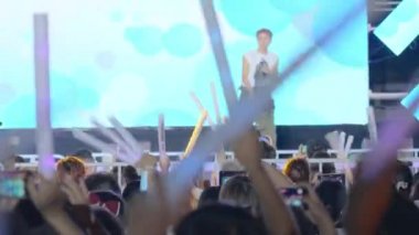 XIAN, Çin - 24 JUL 2021: Geceleyin konser görüntüsü. Çin, Xian.