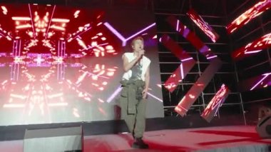 XIAN, Çin - 24 JUL 2021: gece konseri. Çin, Xian. Yüksek kalite 4k görüntü