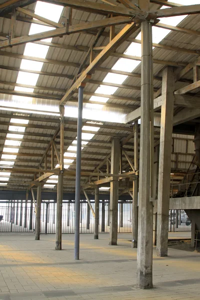 Verlassene Lagerflächen in einer Fabrik — Stockfoto