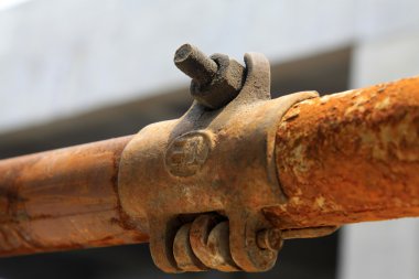 paslı metal iskele elemanları