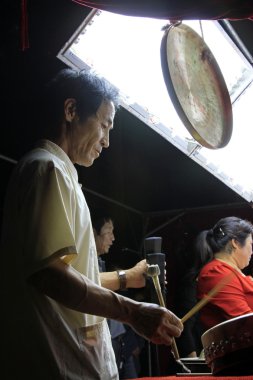 geleneksel gölge oyunu at backstage performansını