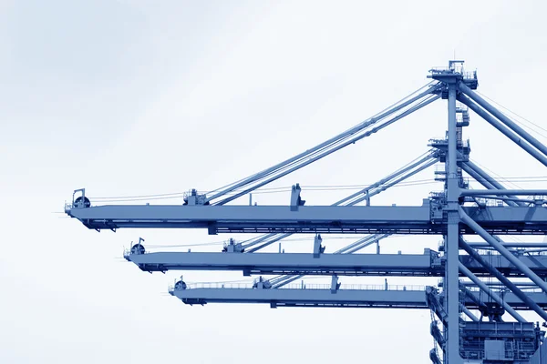 Lifting machinery and equipment in Iron Ore Wharf — Stock Photo, Image