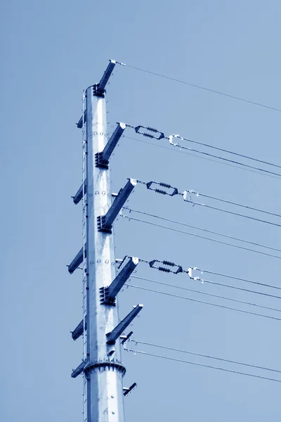 Torre del tubo d'acciaio di potere elettrico ad alta tensione — Foto Stock