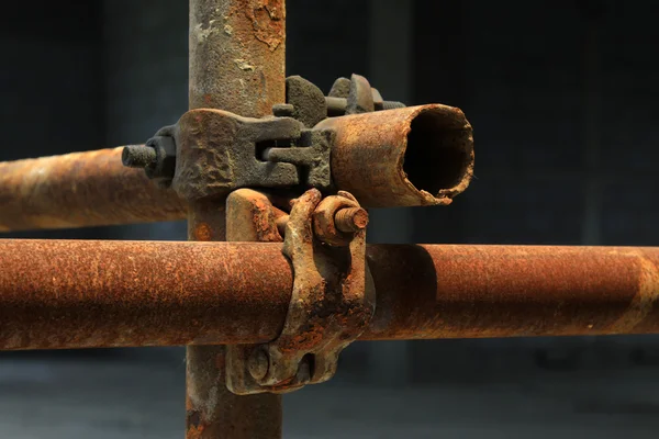 Rusty metal scaffolding elements — Stock Photo, Image