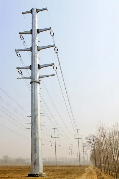 Hoogspanning elektrische stalen buis toren — Stockfoto