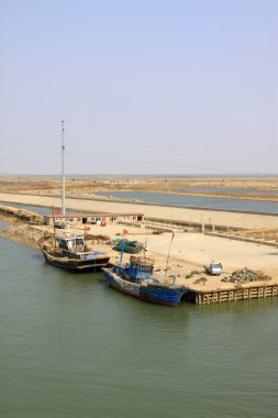 рибальські човни і простими риболовецькі пристані
