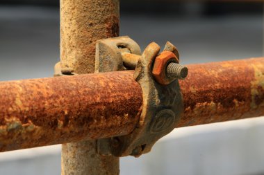 paslı metal iskele elemanları