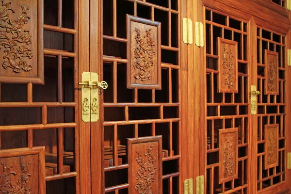 レッドウッドの家具、伝統的な中国美術のスタイル — ストック写真