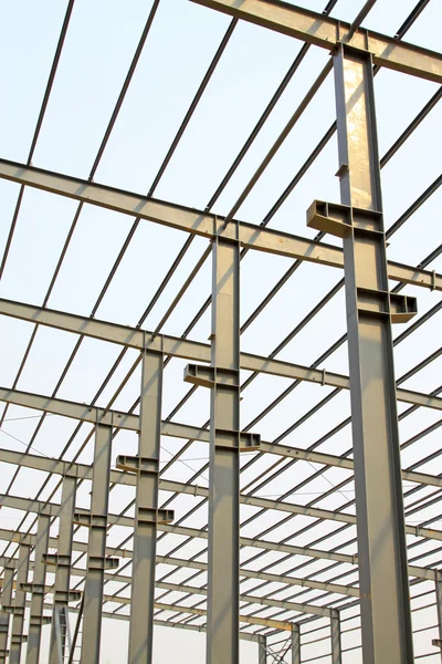 Produzione industriale officina tetto trave in acciaio — Foto Stock