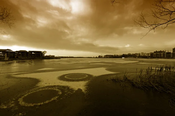 Extremely gloomy weather, frozen river — Stock Photo, Image